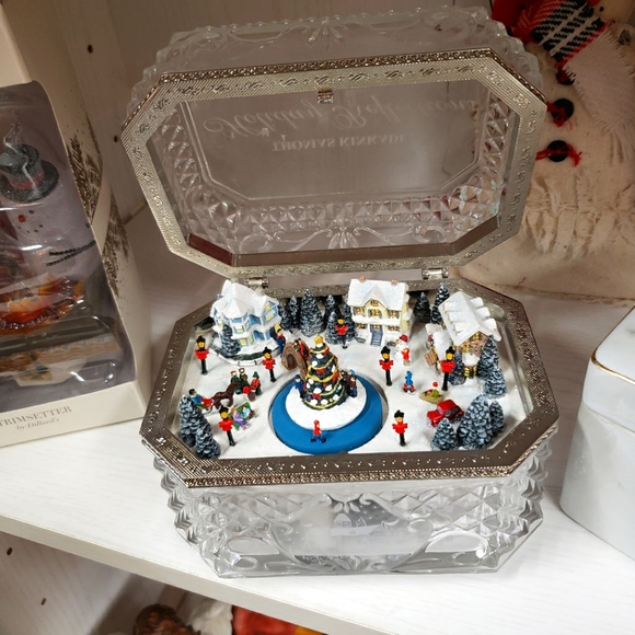 EC THOMAS KINKADE crystal Music box w movements HOLIDAY REFLECTIONS